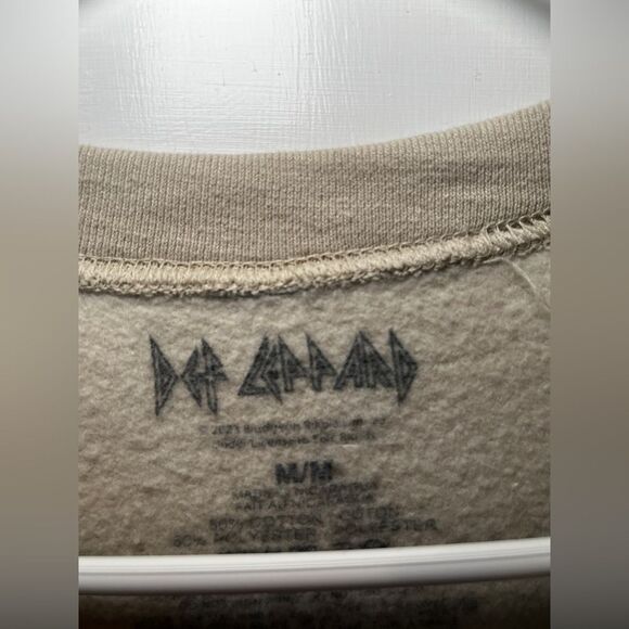 Def Leppard Sweatshirt  Size M Beige Crewneck - Picture 6 of 9
